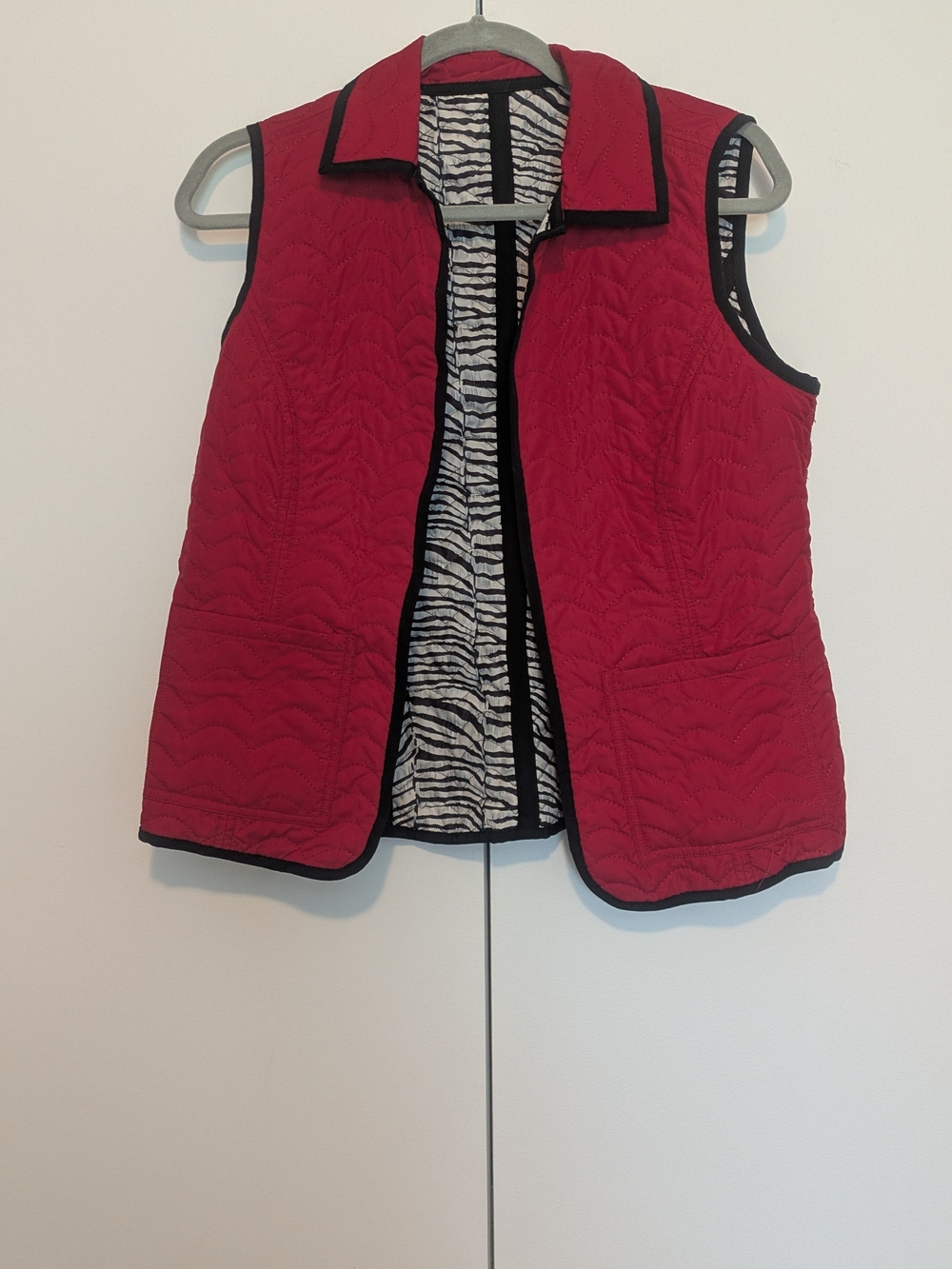 Source Unknown Red Quilted Vest with Black Trim